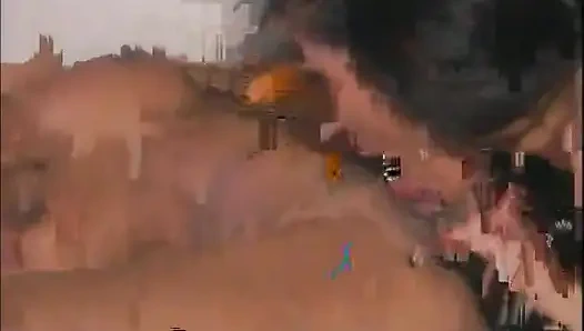 Atemberaubende junge asiatische und latina-lesben lecken muschis und fingerfick