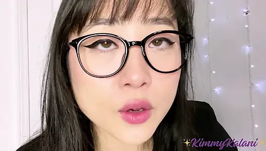 Asiatisches schätzchen verliebt sich während des medizinischen Studiums mit ihrem Penis -ASMR- Kimmy Kalani