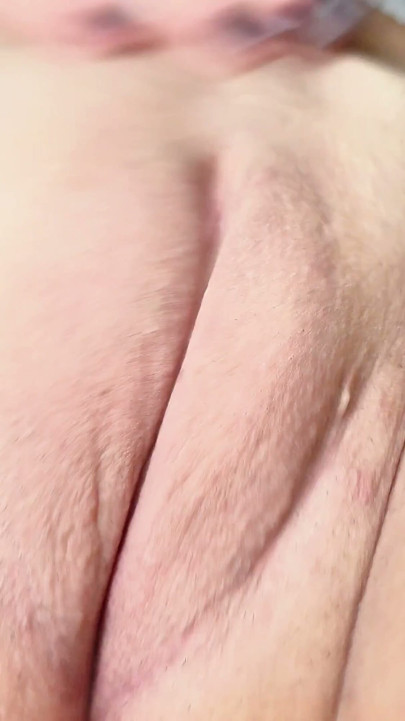 Es ist so schön, deine große, saftige Muschi zu spanken. | Clip 1