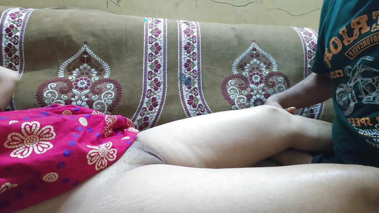 Bhabhi ki massage karne ke bad hand job by bhabhi fucked by devar
