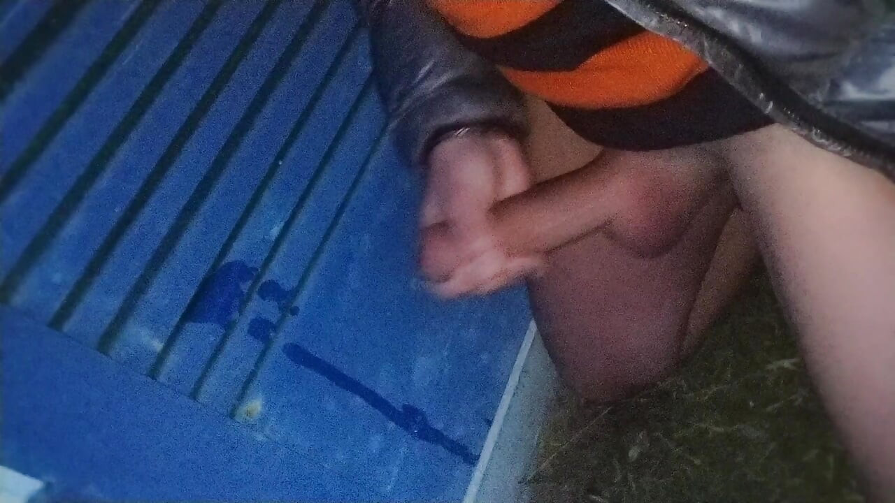 Risky Evening Masturbation and Cumshot at Building