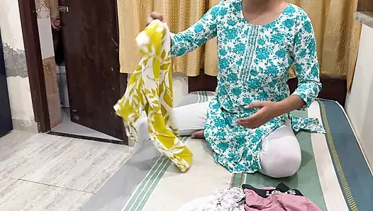 Sexy Bhabhi wurde von Schwager beim Flirten verführt und dann hatten sie die ganze Nacht Sex.