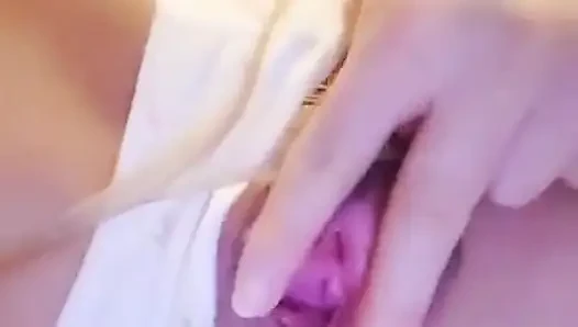 Mini etek giymek, çorapları yırtmak ve kontrolsüzce fışkırtmak