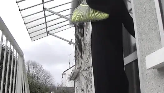 Yaramaz Fransız sürtük sıkı götünü siktiriyor