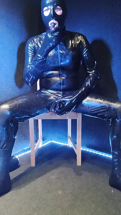 Nice wanking in Latexcatsuit