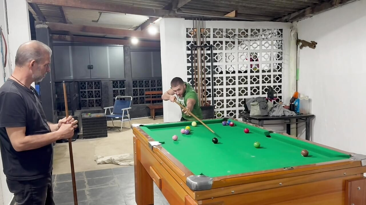 Sr Carmona and Victor Ferraz playing naked billiards