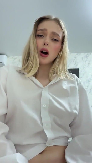 Memorabile momento da "OH MIO DIO, IL MIO UROLOGO HA DECISO DI CONTROLLARE IL MIO CAZZO CON LA SUA FIGA - Arisha_Mills"