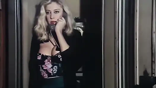 Moana pozzi, blonde schlampe nimmt es hart und tief