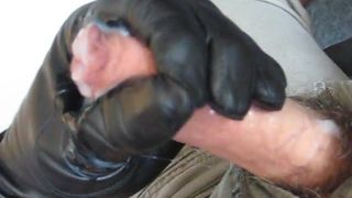 Дрочка в перчатках - lederhandschuhe в акте 2