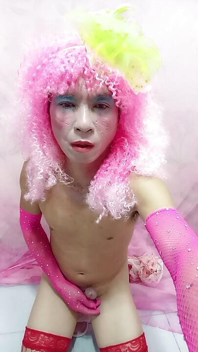 Oanh Le transgenre portant des vêtements sexy
