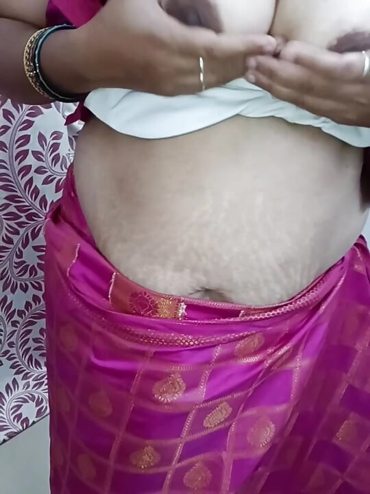 Shree seks sa anuty otvorenim seksom u krevetu