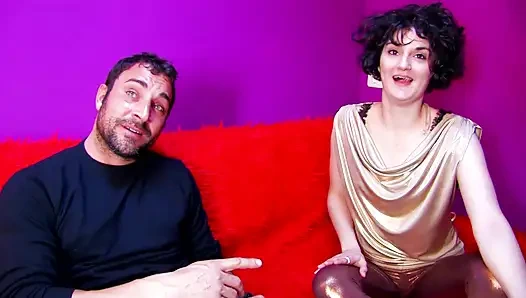 Minyon kız götten çifte sikişiyor