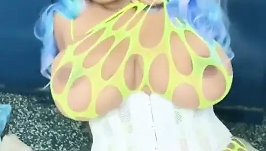 Сядьте поудобаю и позволь ее сливки на тебя