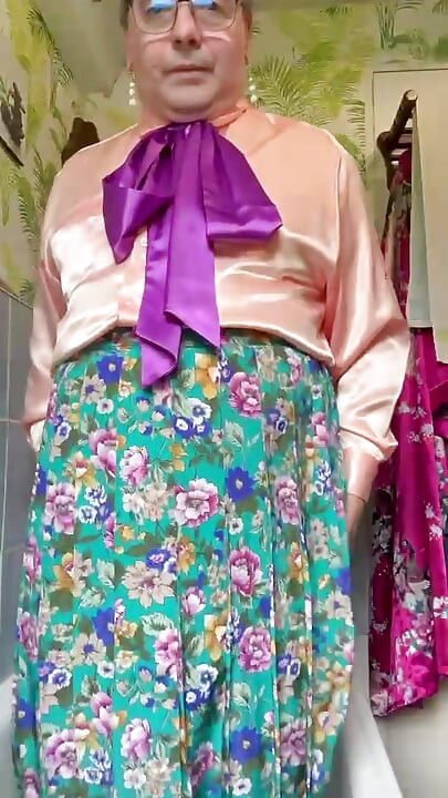 U vintage odjeći sobarice za kupanje potpuno odjevena