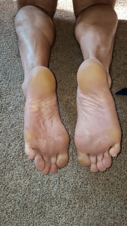 Shoot a big thick load all over my soft wrinkled soles