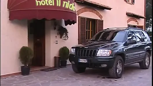 Tante seksi dengan toket aduhai dientot gaya doggy sambil berdiri (film lengkap)