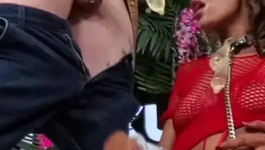 Kylie lebeau si pelacur seksi dengan toket 90 poundsterling pengen banget di-anal sama bryan gozzling
