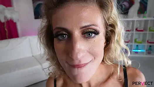 Minyon sarışın büyük yarağa fışkırtıyor
