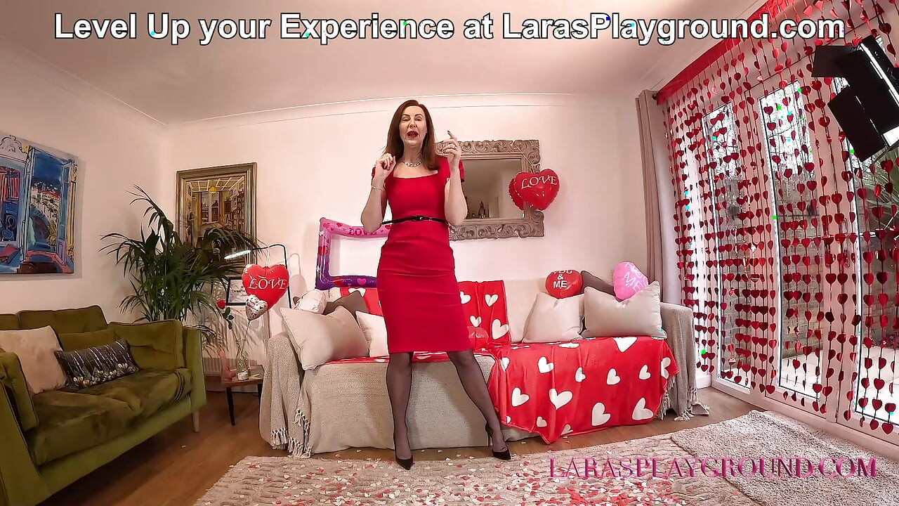 LarasPlayground에서 Lara Latex와 함께하는 마지막 발렌타인 데이 콜