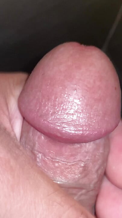 Velho Fodendo Meu Prepúcio - Aproveitando o Pau Não Circuncidado - Gozando no Pau Não Circuncidado