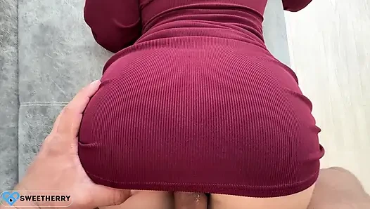 Meine stiefschwester will die erlaubnis, dieses kleid auf der party zu tragen? Natürlich nur, nachdem ich ihre Fähigkeiten getestet habe.