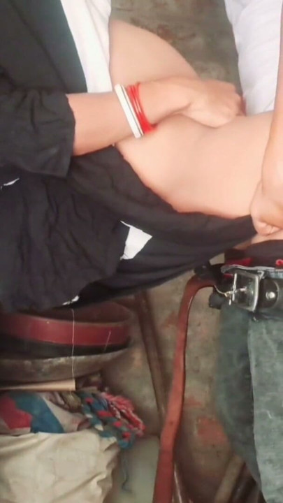 Very Cute Indian Housewife and Cute Sexy Gand | Clip 1