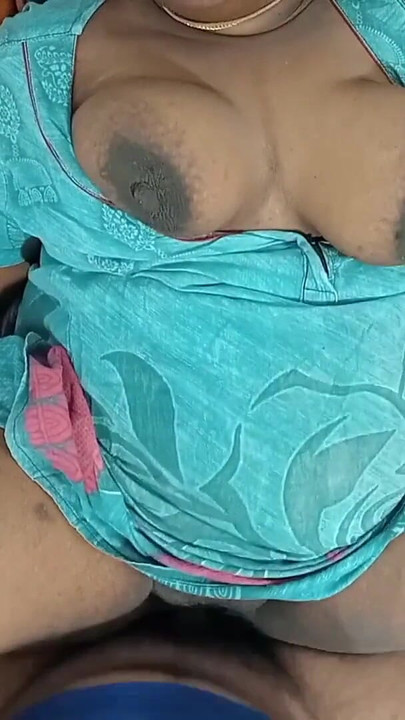 Momento commovente da "Desi Tamil coppie sesso bollente in camera da letto"