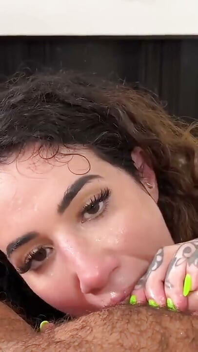 Arabelle raphael anal döllenmeyi ve göt yalamayı seviyor!!