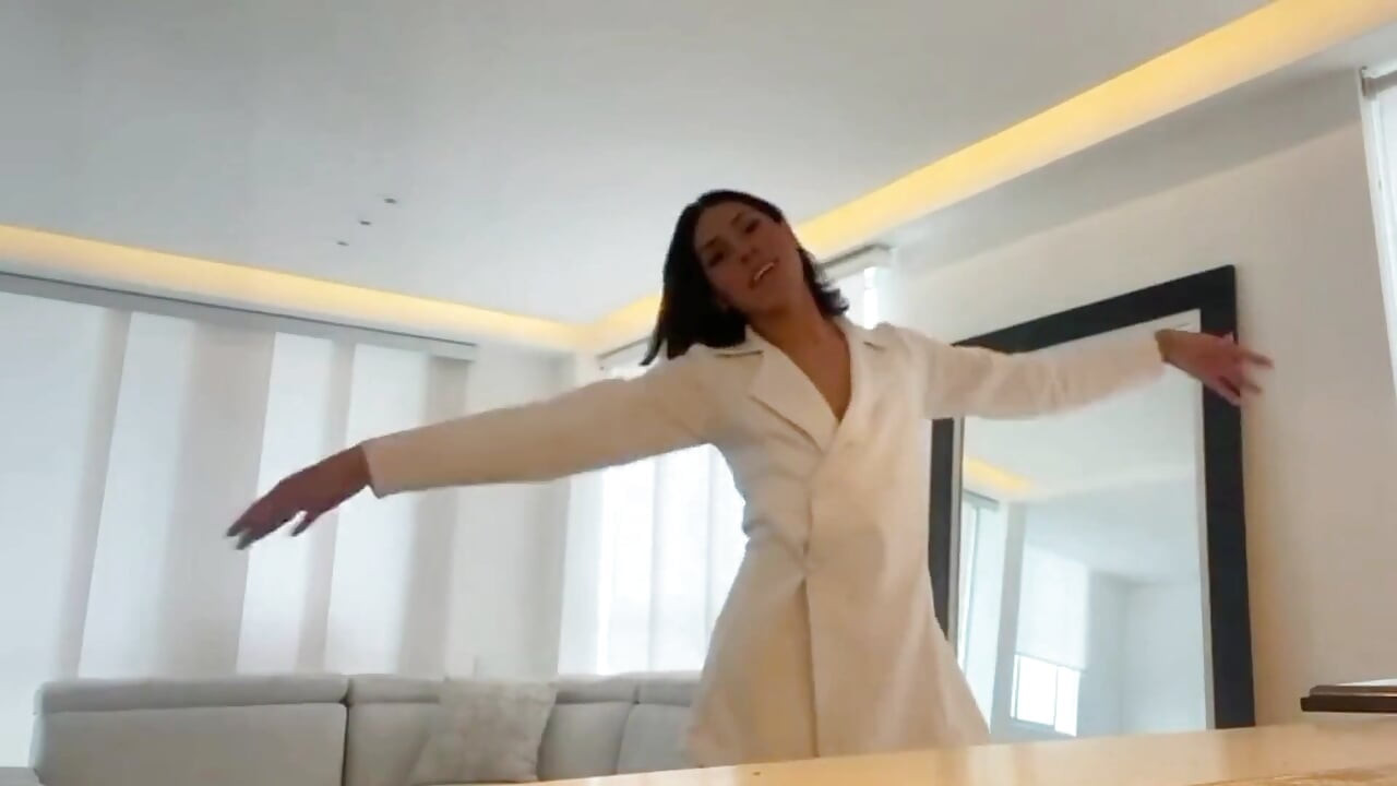 我一个人在家, 亲爱的, 你要来操我吗？