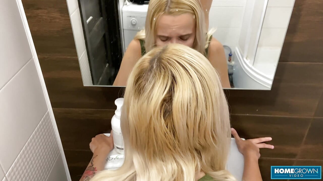 Seksi çift bina turlarını ateşli bir çatı katında azdırıyor