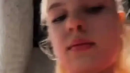 Soyunma odasında harika mastürbasyon