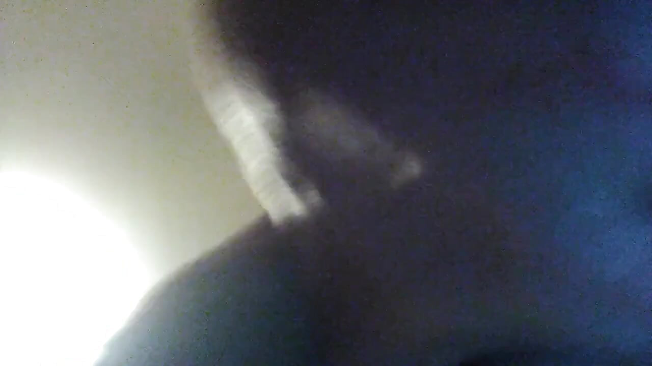 Acabando en mí y en mi teléfono y tocando mi culo