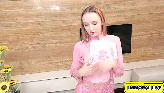 Mükemmel memeli güzel kız Polly Yangs yaşlı sevgilisiyle cinsel fantezi anal seks - ahlaksız canlı 4k