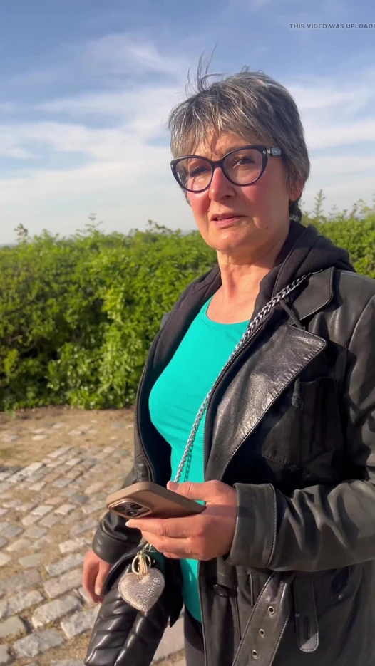 Seks monumen Soviet dengan nenek anal