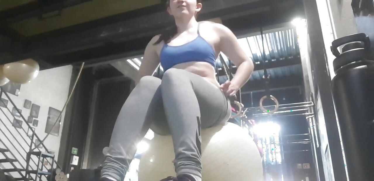 Horny Girl Squirt Naked at the Gym