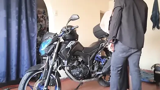 Meine Nichte Lutscht Meinen Schwanz Und Gibt Mir Den Hintern, Wenn Ich Sie Auf Meinem Motorrad Mitnehme