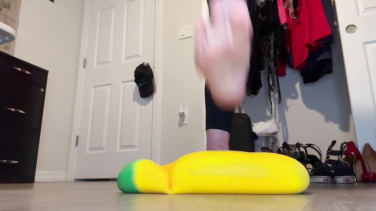 Stretchig banan squish storlek 26 fot