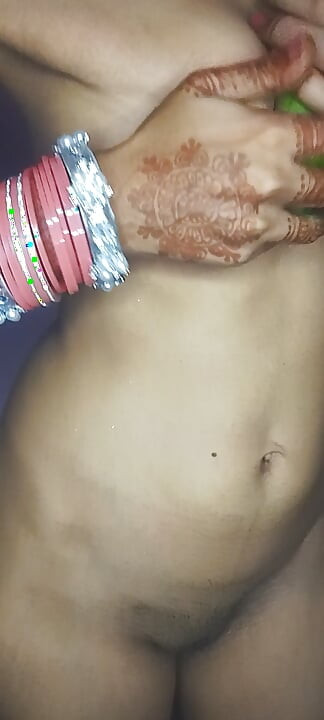 Indian girl fingering in pusssy.