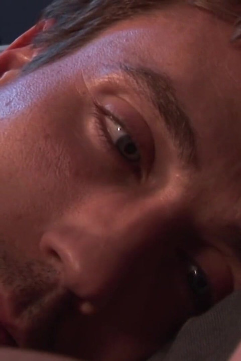 Блондинка мамка смокче величезний член, а потім отримує трах в рот із камшотом