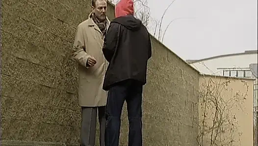 Отчим Трахает Милфу-блондинку И Сводну Дочку В Диком Тройничке