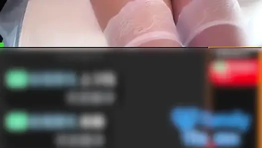 Öğretmenin video canlı yayını, şehvetli bir grup adamla paylaşıldı