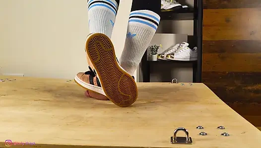 Kontol kampus Adidas menginjak-injak aku lady thaya