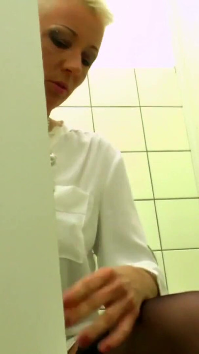Key moment from "Auf der Herrentoilette wird Mandy als Fickobjekt benutzt"