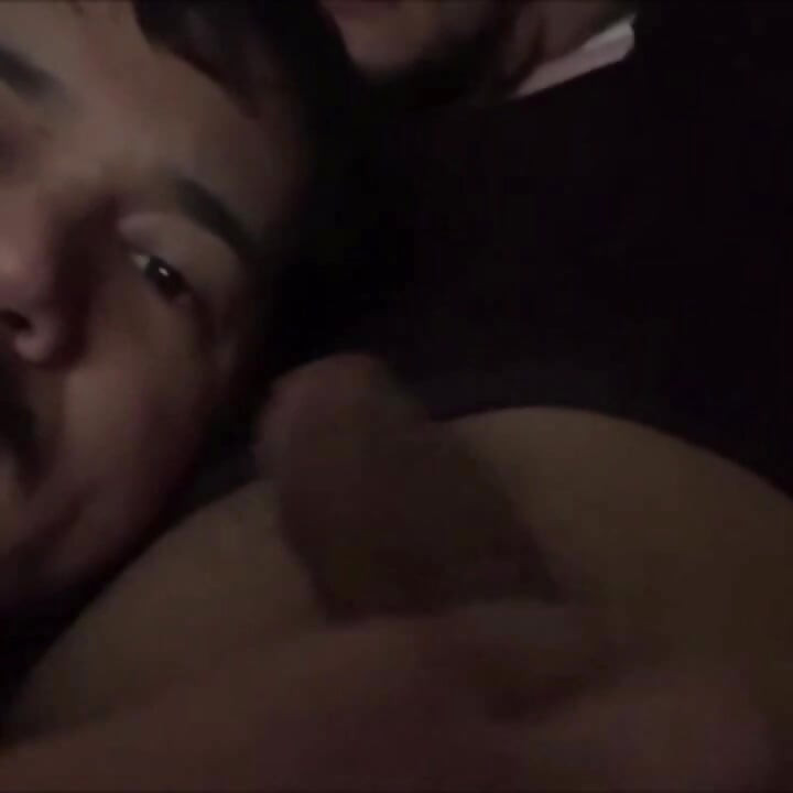 Você tem que ver o tamanho do pau deste jovem, depois de brincar com ele eu engoliria!