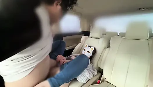 Vor der Arbeit haben die beiden eine Affäre im Auto