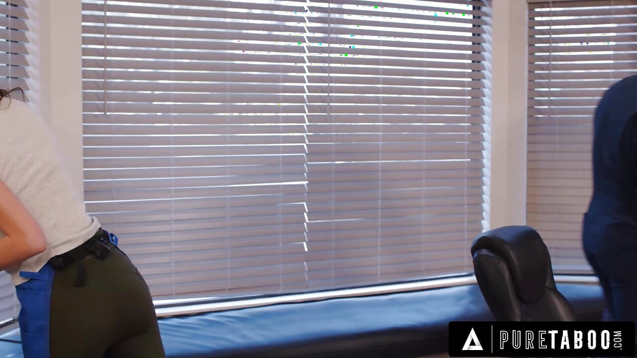 Bos mesum kepergok tukang bersih-bersih kenna james selingkuh sama petugas kebersihan di kantornya