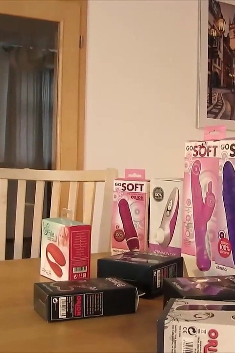 कुछ सेक्स टॉयज के साथ मसाला चीजें!