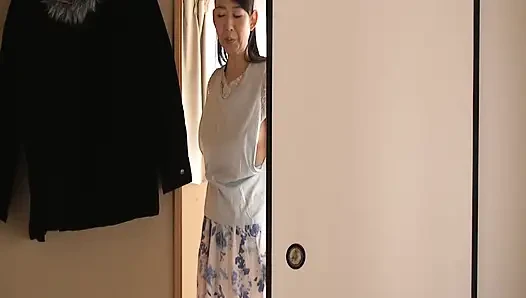 A063G01 Seeing her defenseless mother's orgasmic face, she can't stand it and gets into heat and drowns in forbidden carnal SEX!