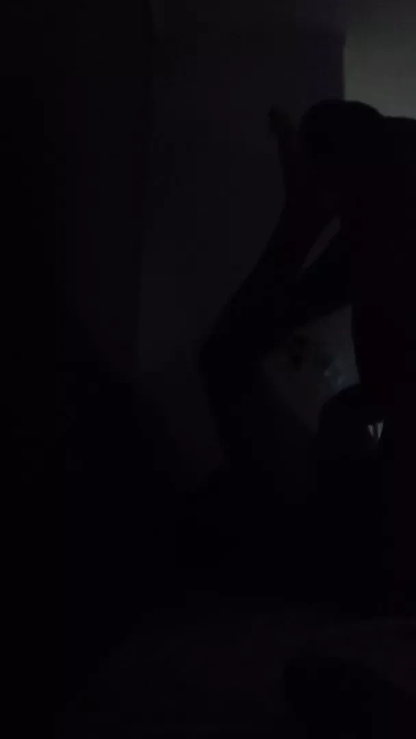Tuga mamalhuda  a gemer com o pau no cu