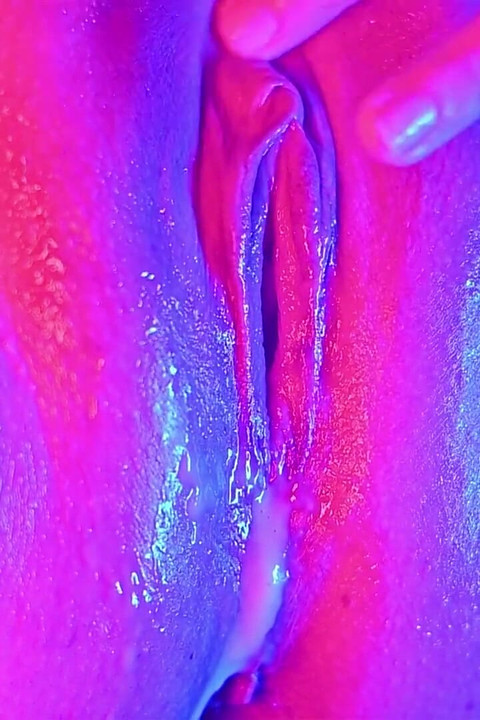 ขย่มดิลโด้ตัวหนาทําให้ฉันถึงจุดสุดยอดอย่างหนัก